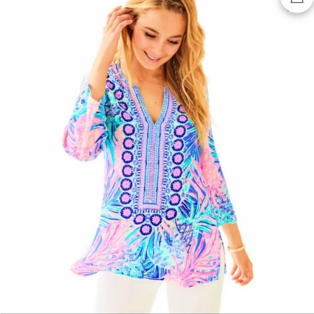 Lilly Pulitzer Renato Tunic Size Medium
Gypset Paradise EUC 100% Silk